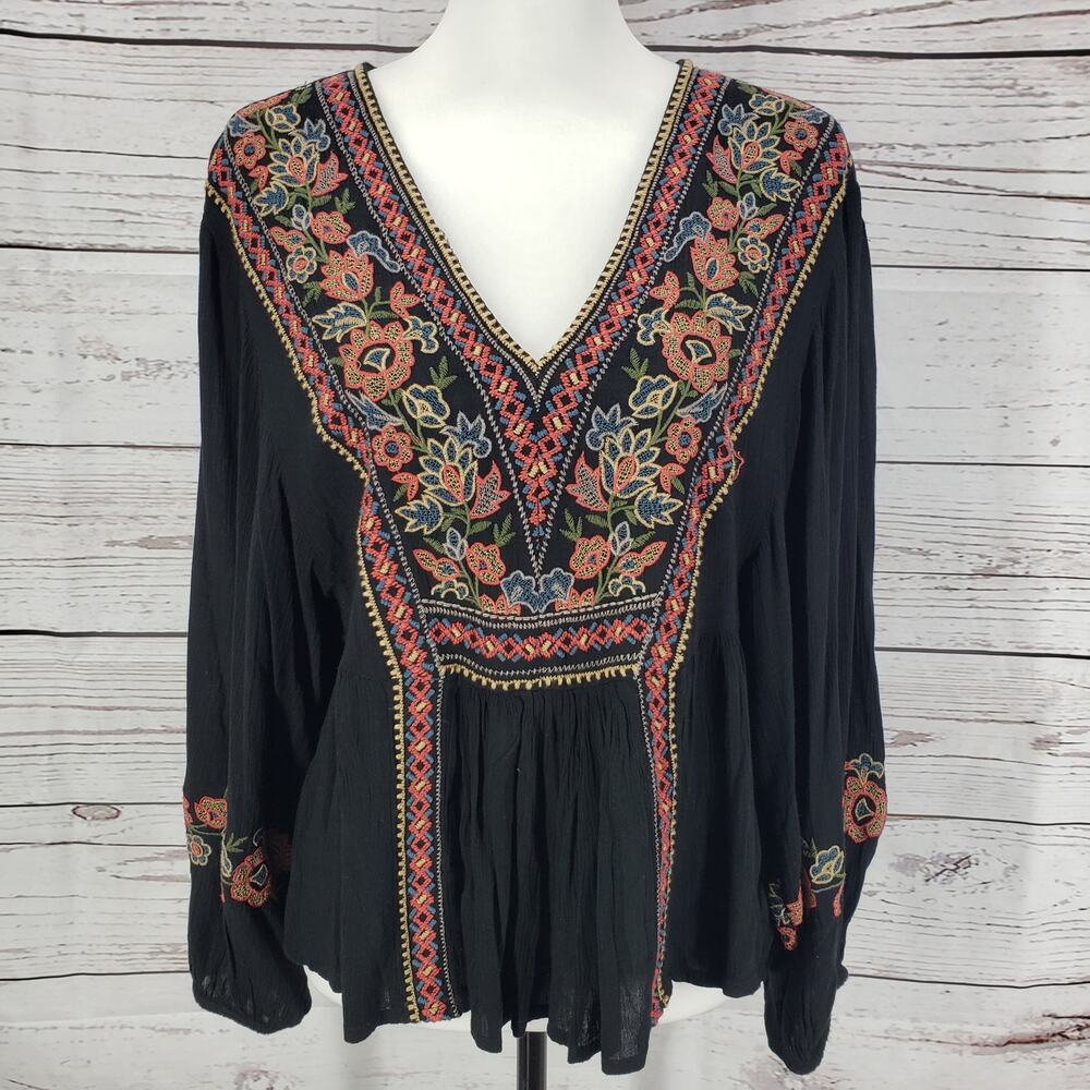 American Eagle Black Embroidered V-Neck Top Blouse Size Small
